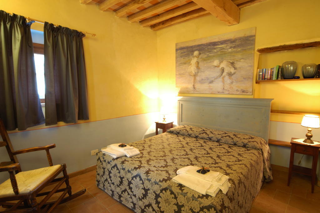 Agriturismo Podere La Marronaia Сан-Джиминьяно Номер фото